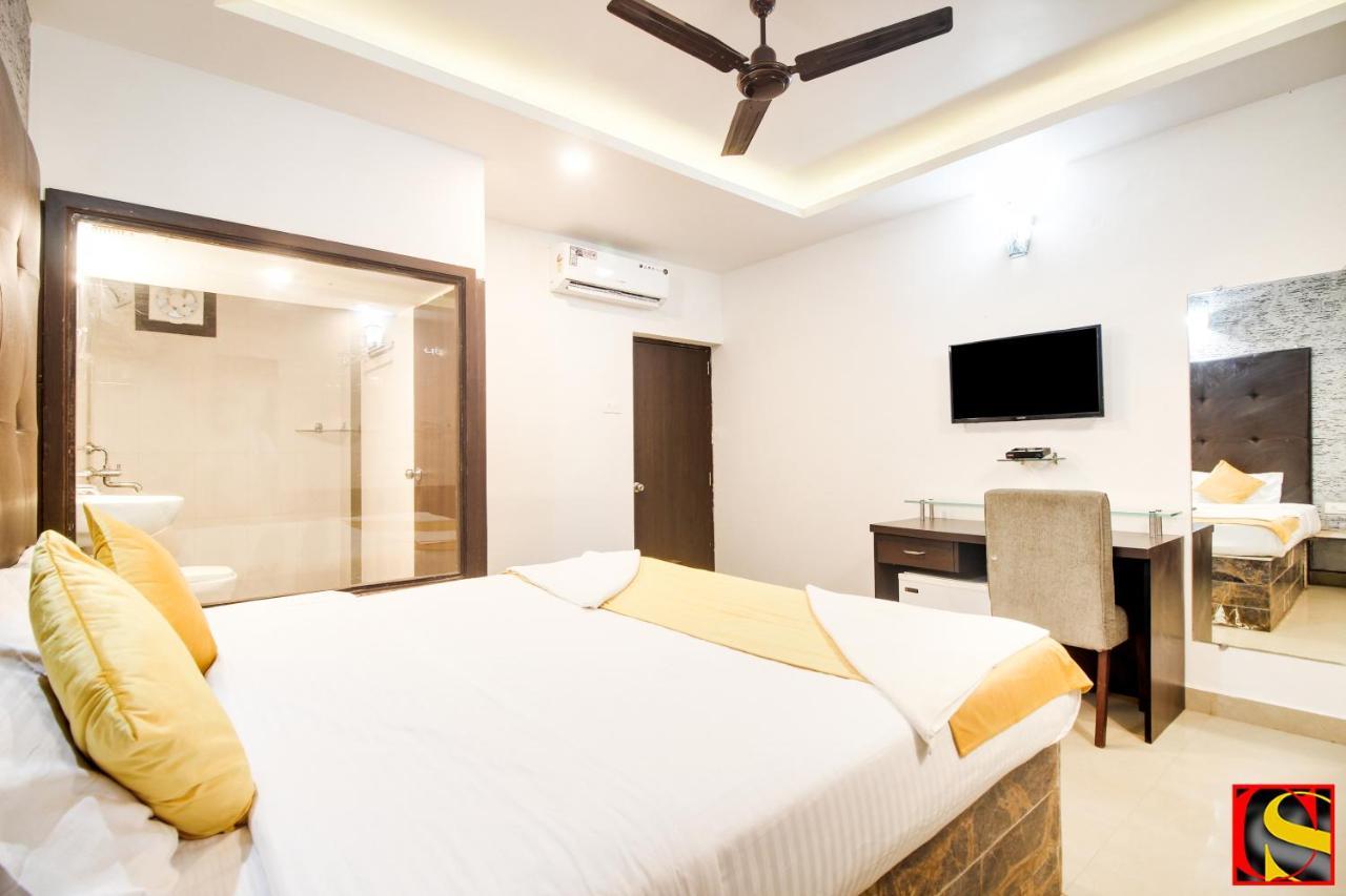 Candolim Sands Hotel Exterior foto